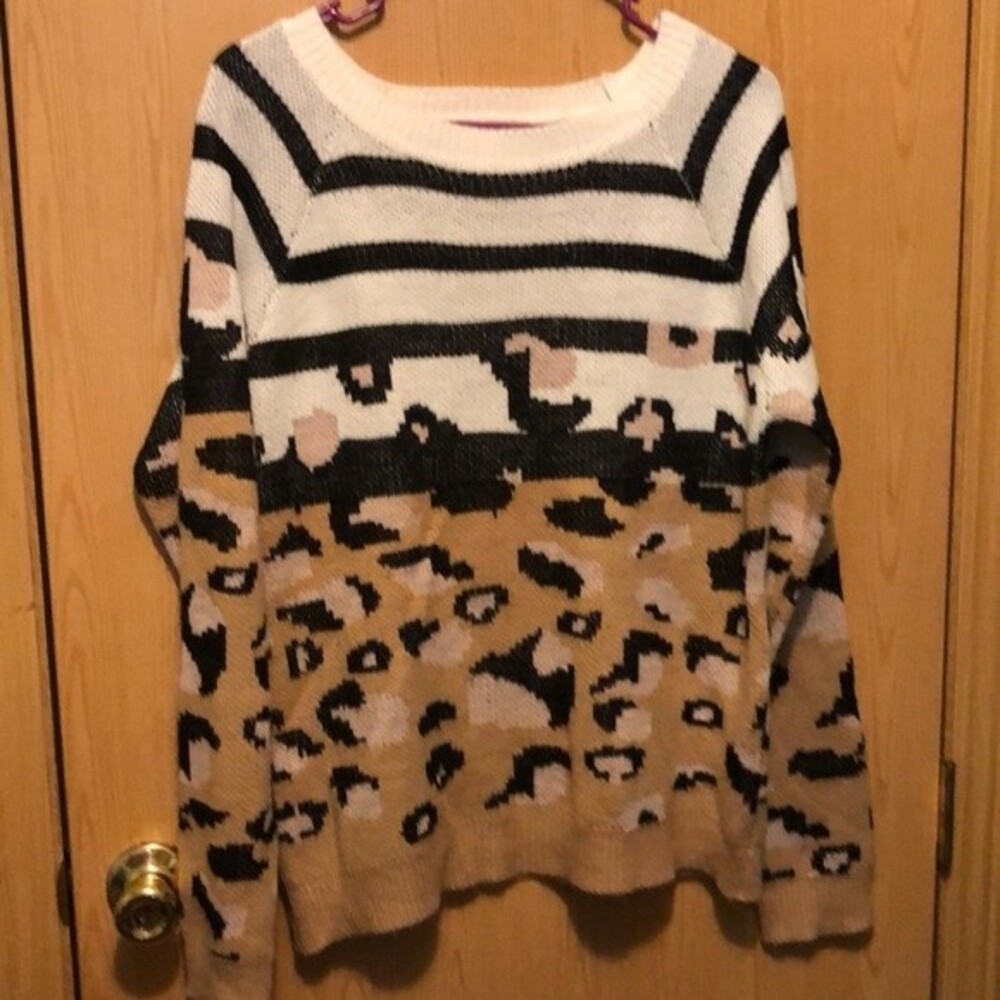 Wanna B sweater size small mixed print